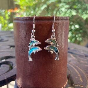 Mother of Pearl Retro Y2K Dolphin Earrings